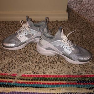 Women Nike Huaraches